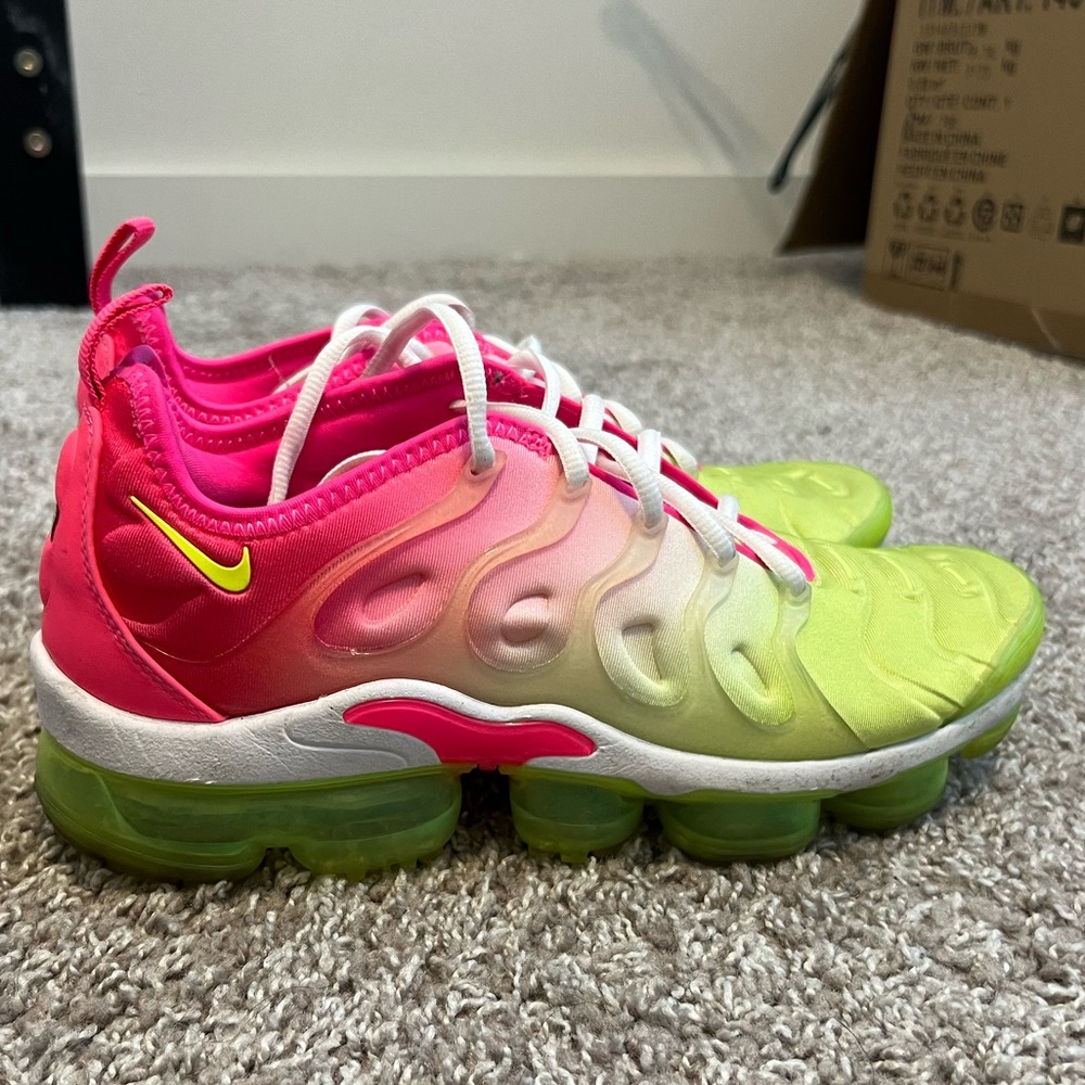Nike Air Vapor Max Plus pink volt gradient sneaker - Women’s 8.5